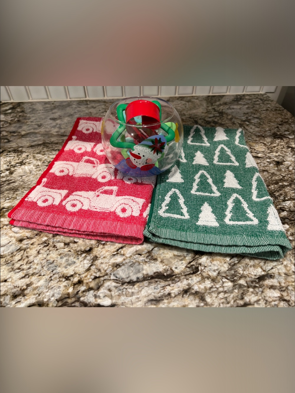 🎄 Christmas Kitchen Decor Bundle 4 Cookie Cutters 2 Towels Snowman Glass Bowl